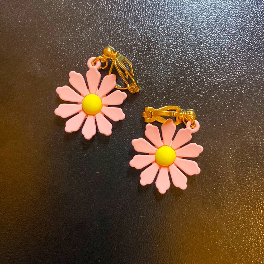 Sunny flower 🌸 ear clips ( clip on )